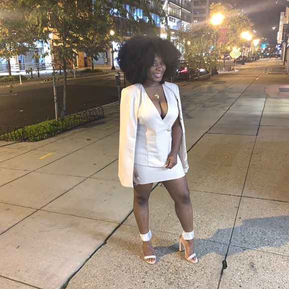 Classy two piece - Picture 2 of 2